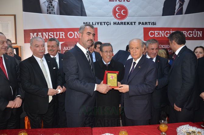 MHP LİDERi DEVLET BAHÇELİ AKHİSARLILAR İLE BULUŞTU